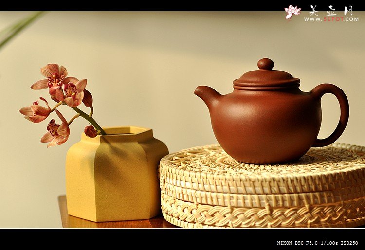 紫砂壶图片：极易泡养红皮龙 全手红莲 清秀婉约 进步明显 - 美壶网