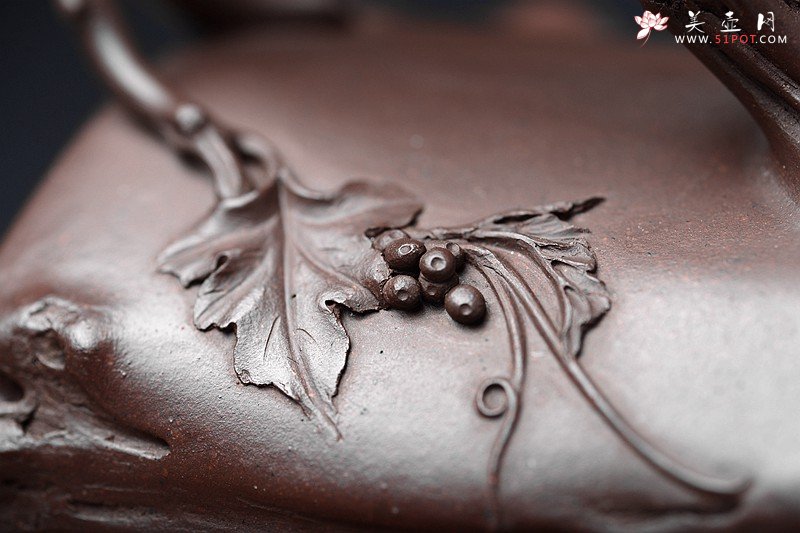 紫砂壶图片：花货典范 灵韵秀雅 全手葡萄桩之万年丰 薄胎精品 - 美壶网