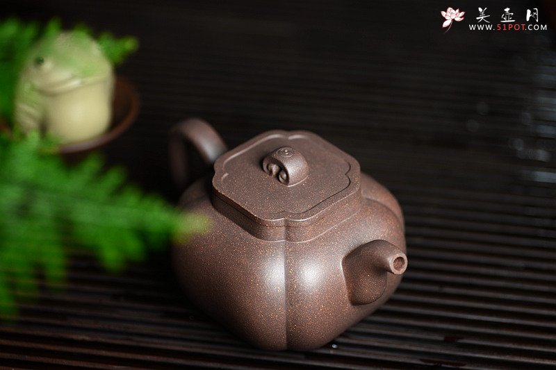 紫砂壶图片：何卫枫甲午新作 东方古韵 筋囊佳器 全手太极如意 - 美壶网