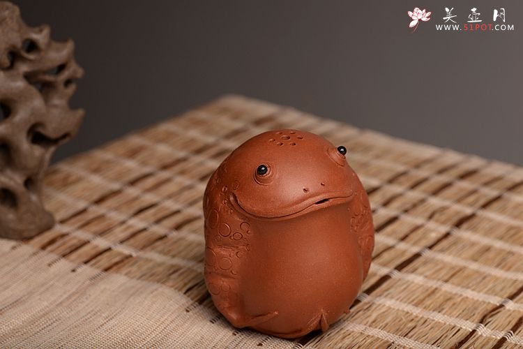 紫砂壶图片：施奇华老艺人全手茶宠锦集 文房茶宠水注之金蟾 - 美壶网