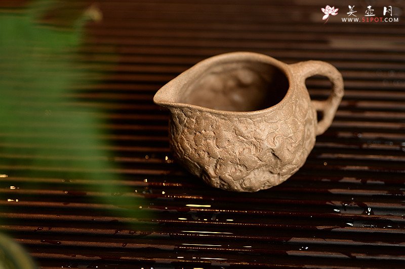 紫砂壶图片：茶盘玩趣  段泥全手龚春公道 - 美壶网