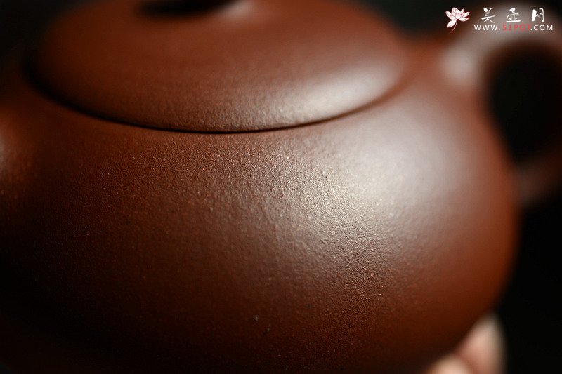 紫砂壶图片：为茶而生 陈腐极品底槽青 全手小福壶 - 美壶网