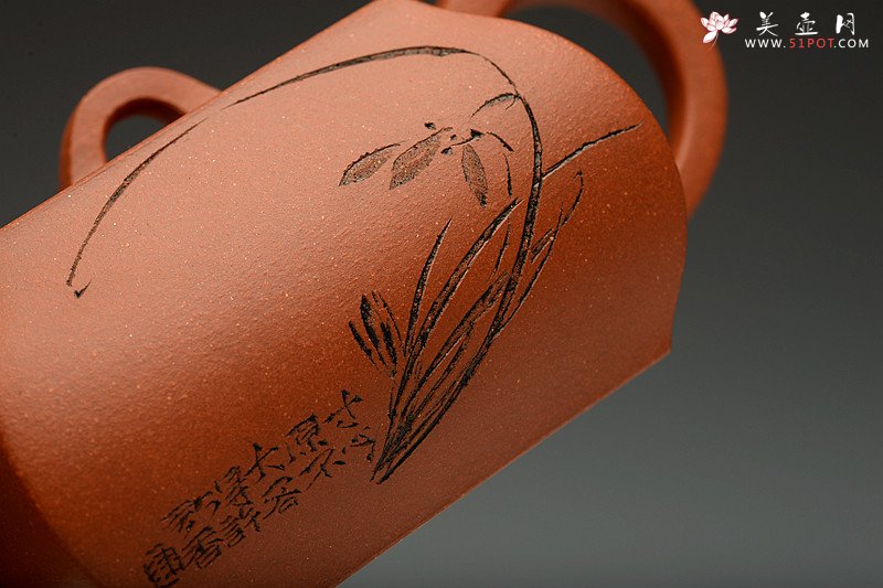 紫砂壶图片：线条挺拔 方圆相容 全手四方鼓腹 陆轶舟装饰   - 美壶网