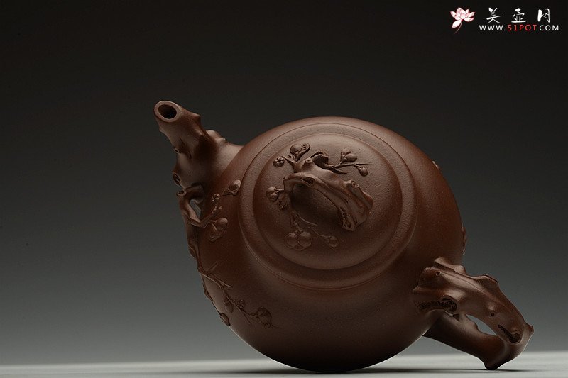 紫砂壶图片：经典传统 梅报春 气宇轩昂 贴叶精彩 - 美壶网