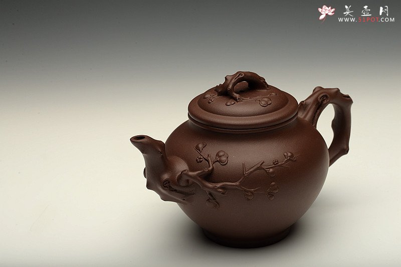 紫砂壶图片：经典传统 梅报春 气宇轩昂 贴叶精彩 - 美壶网
