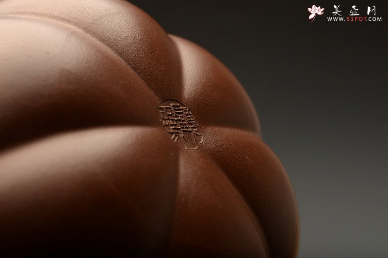 紫砂壶图片：顾正芳甲午年新作 薄胎筋囊花器 饱满挺拔 线条优美 全手工六瓣南瓜 - 美壶网