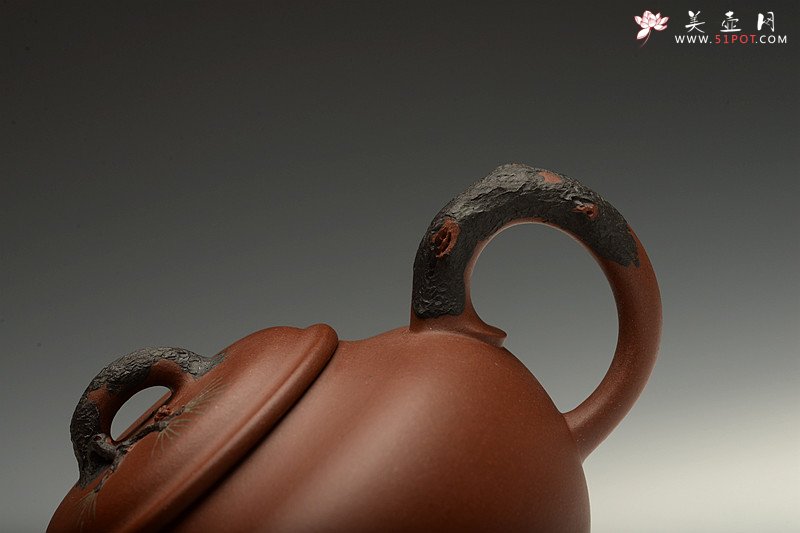 紫砂壶图片：传统小花货 敦厚实用 贴叶生动 松韵 - 美壶网