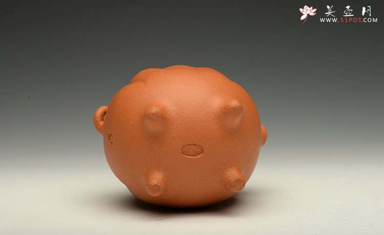 紫砂壶图片：施奇华老艺人全手茶宠锦集 文房茶宠水注之福猪 - 美壶网