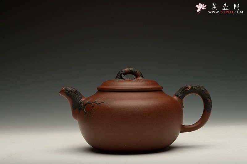 紫砂壶图片：传统小花货 敦厚实用 贴叶生动 松韵 - 美壶网