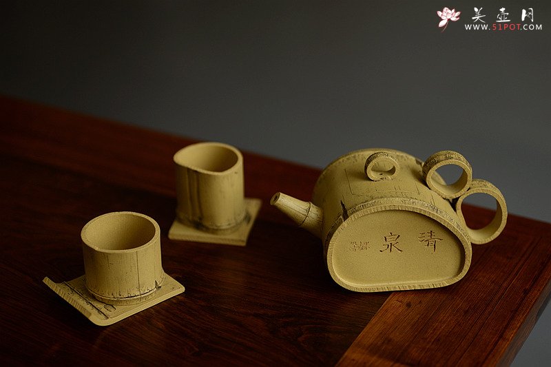 紫砂壶图片：朱牧清装饰 结构巧妙 自然得趣  全手青山云外 - 美壶网