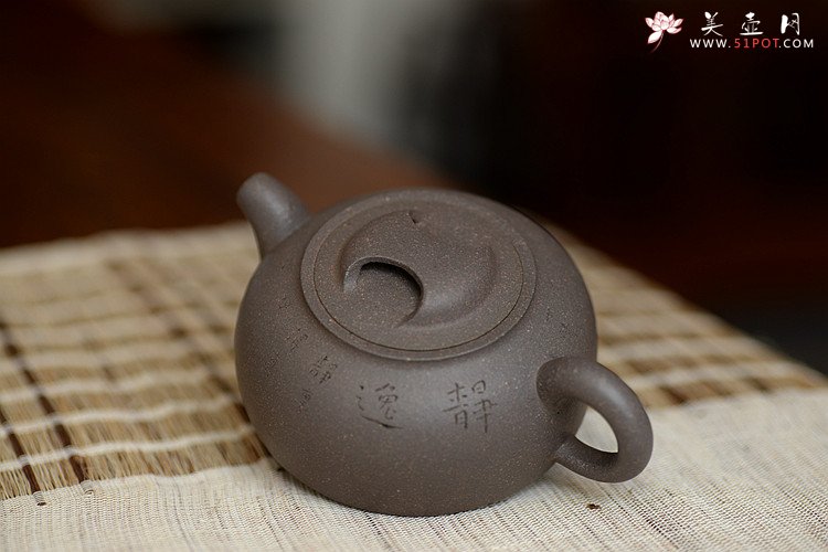 紫砂壶图片：经典不传统 全手圆踪 文气小壶 刘世涛自撰壶铭~ - 美壶网