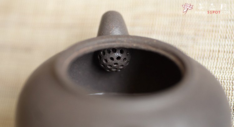 紫砂壶图片：经典不传统 全手圆踪 文气小壶 刘世涛自撰壶铭~ - 美壶网