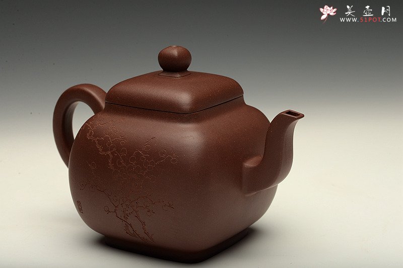 紫砂壶图片：何卫枫最新力作 高工陈宏林精心装饰 全手鸣远四方 端庄俊秀 - 美壶网