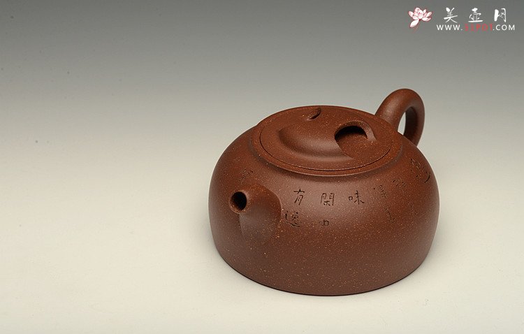 紫砂壶图片：经典不传统  全手圆踪 文气小壶 刘世涛自撰壶铭~ - 美壶网