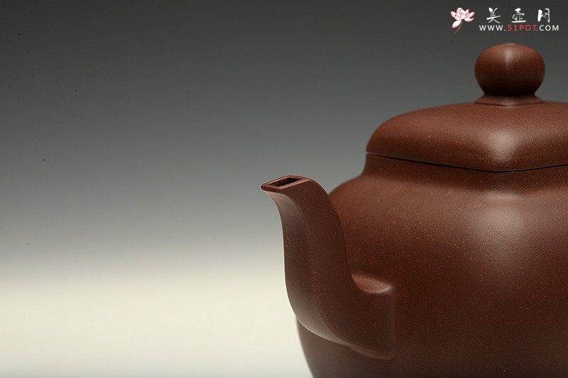 紫砂壶图片：何卫枫最新力作 高工陈宏林精心装饰 全手鸣远四方 端庄俊秀 - 美壶网