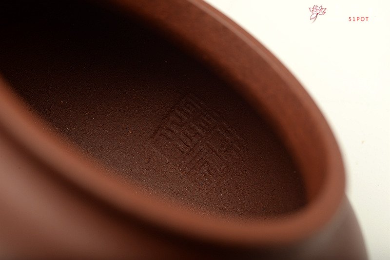 紫砂壶图片：传统器形 端庄大方  纯净黄龙山底槽青 全手仿古 - 美壶网