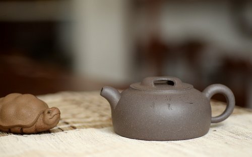 刘世涛紫砂壶 经典不传统 全手圆踪 文气小壶 刘世涛自撰壶铭~ 青灰泥