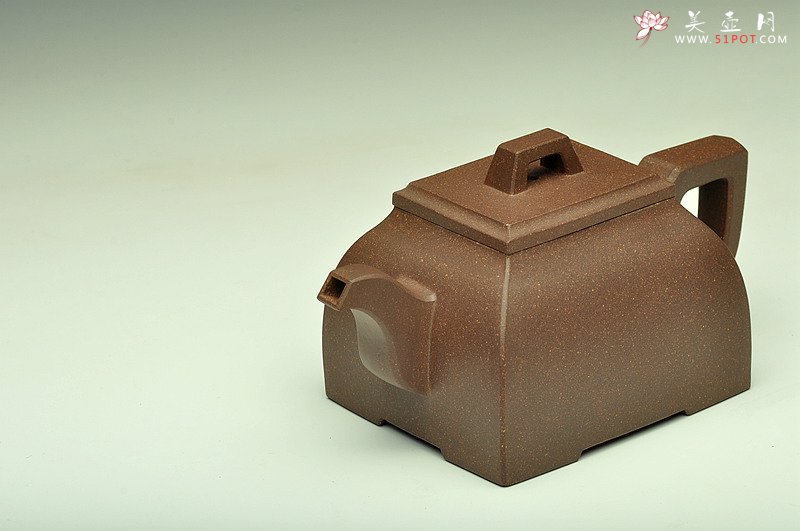 紫砂壶图片：厚重大气  全手琮鼎四方 - 美壶网