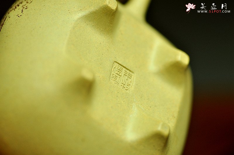 紫砂壶图片：文气小壶 器形端庄周正 本绿小传炉 - 美壶网