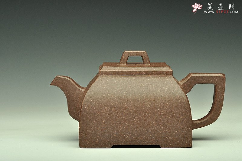 紫砂壶图片：厚重大气  全手琮鼎四方 - 美壶网