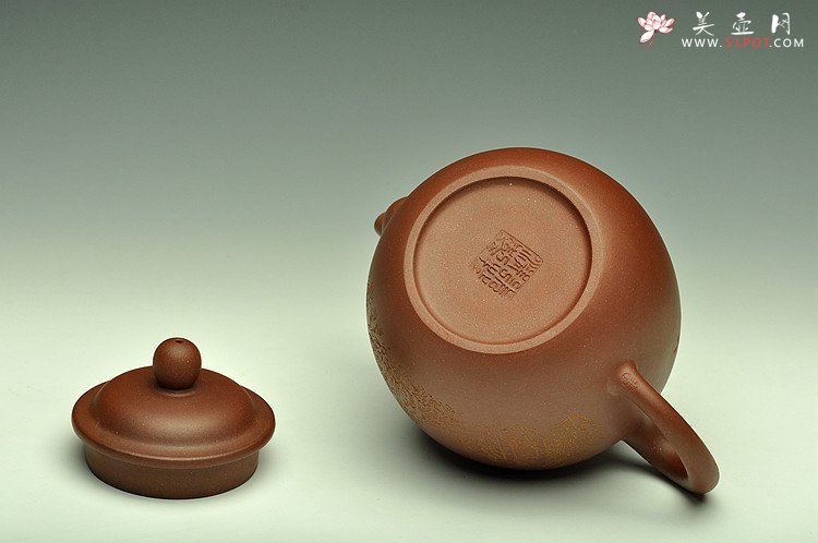 紫砂壶图片：造型简洁大方  刻绘生动逼真  全手明泉  - 美壶网