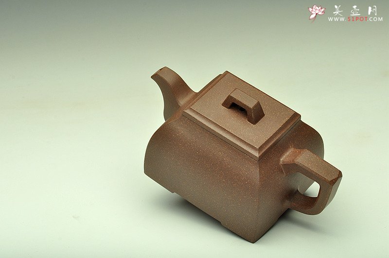 紫砂壶图片：厚重大气  全手琮鼎四方 - 美壶网