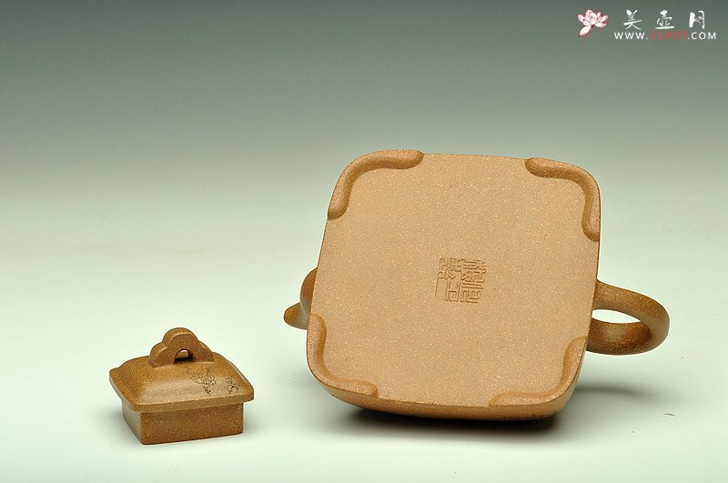 紫砂壶图片：老味纵横 2014全手工大赛一等奖袁德波装饰 全手孤棱 通转梅花 - 美壶网