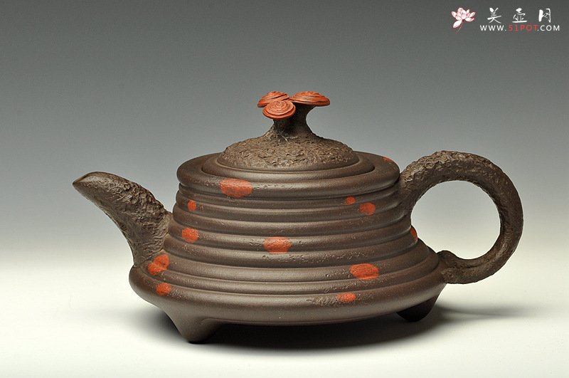 紫砂壶图片：花货实力派孙伟强作品  徐汉棠风格之福寿延年 灵芝壶 雄厚蕴古 - 美壶网