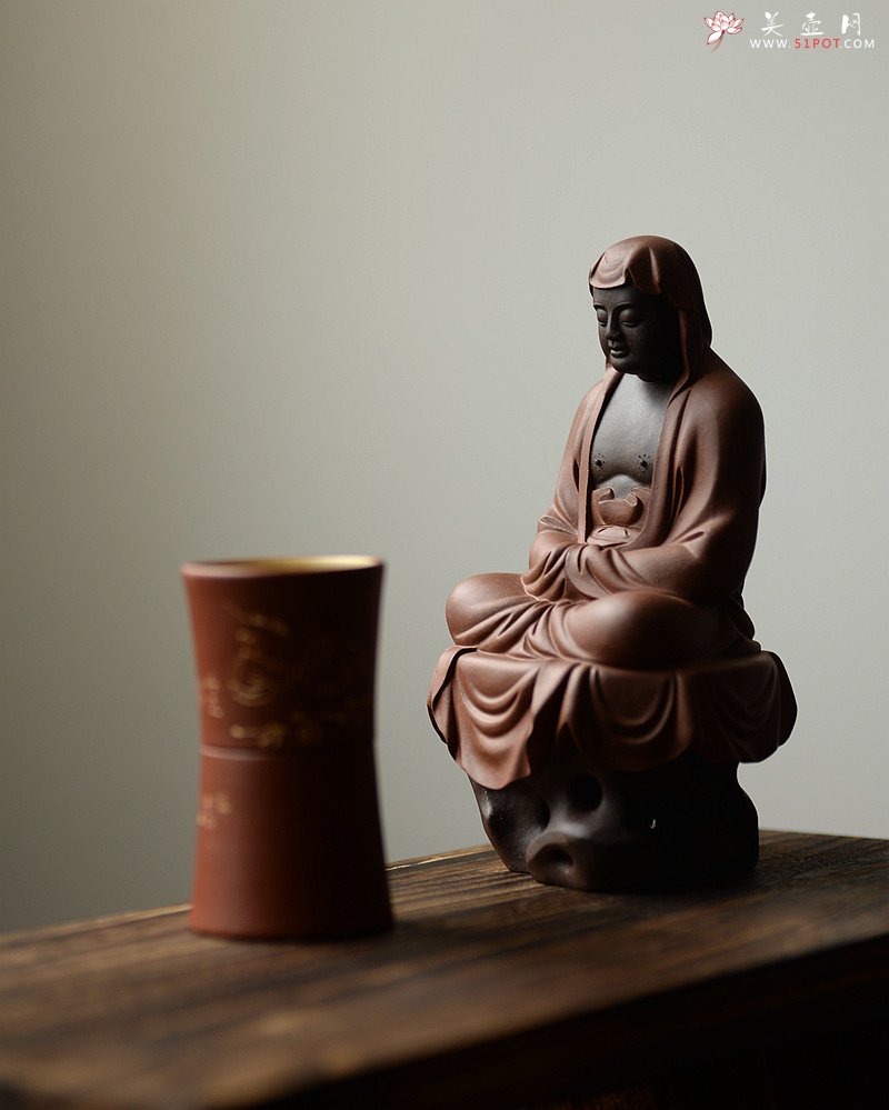 紫砂壶图片：段泥做底粉朱泥浆 老味俱显  达摩杯与对茗杯 - 美壶网