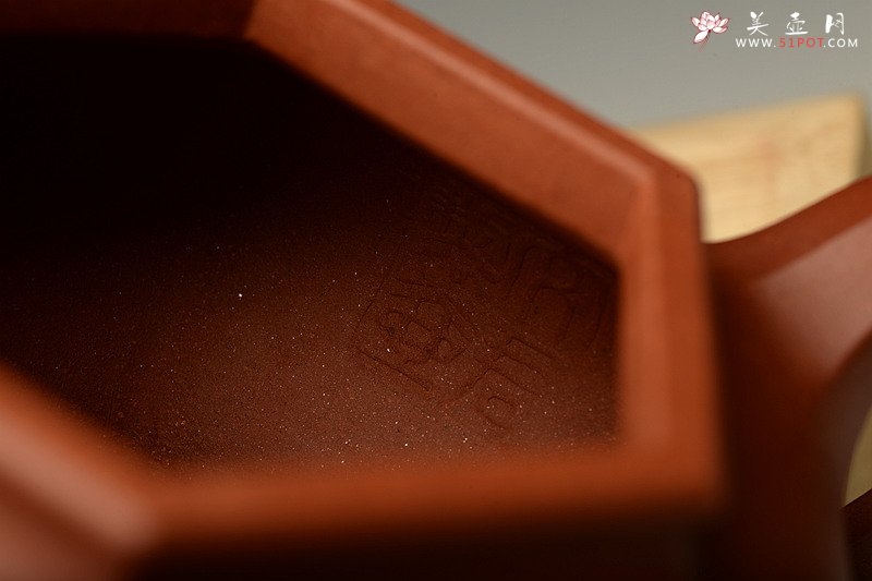 紫砂壶图片：温润如玉  全手六方水扁 线条流畅  - 美壶网