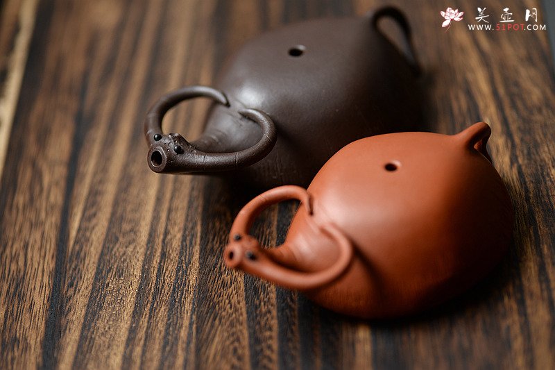 紫砂壶图片：施奇华最新文房水滴 好玩的茶宠 ~一对水牛o(∩_∩)o  - 美壶网