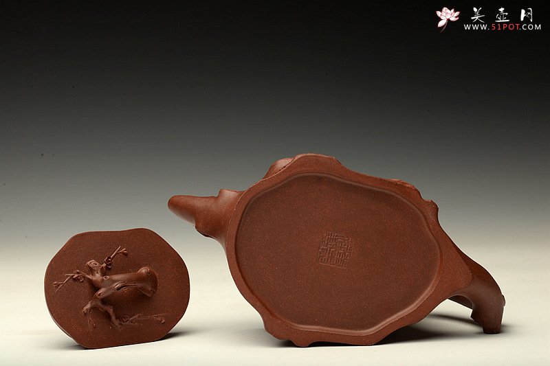 紫砂壶图片：傲梅斗雪 苍老遒劲 全手铁骨寒梅 经典作品  - 美壶网