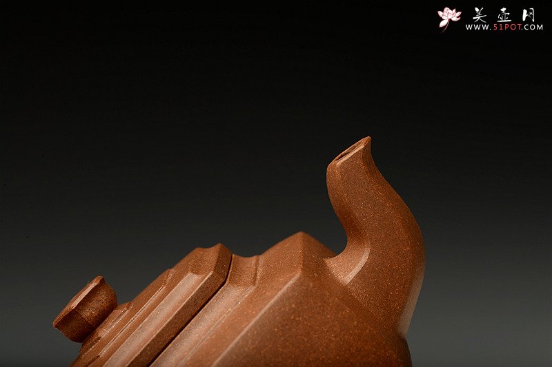 紫砂壶图片：方圆之精妙 何卫枫新品 挺拔流畅 全手中雪华 - 美壶网