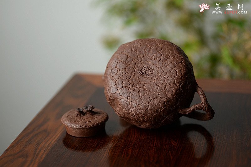 紫砂壶图片：古拙大气  全手游龙龚春 谢多莲最新作品 - 美壶网