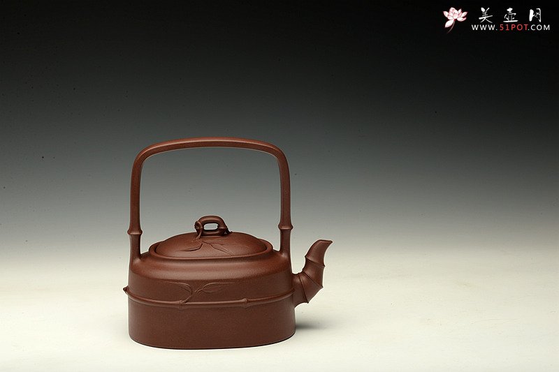 紫砂壶图片：方圆堂许嘉年实力之作 全手工大赛作品 全手智竹提梁 方圆花器结合 - 美壶网