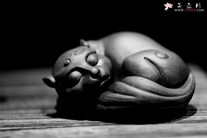 紫砂壶图片：栩栩如生 睡狸o(∩_∩)o  精品茶宠 - 美壶网