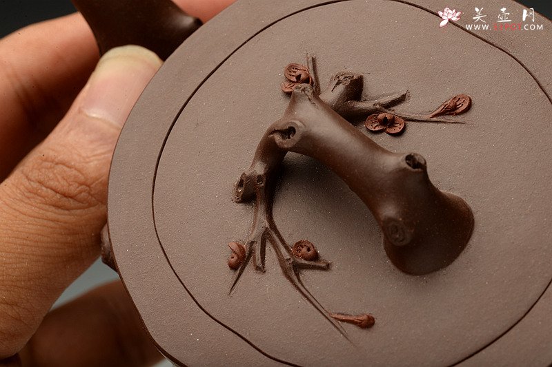 紫砂壶图片：单志萍甲午力作 铮铮铁骨 全手精品 傲雪红梅套组 挺拔俊秀 - 美壶网