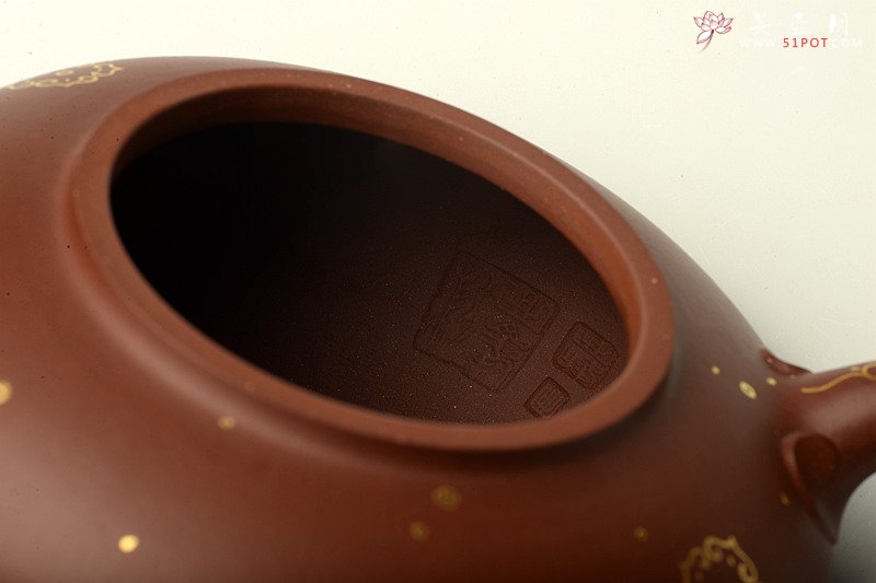 紫砂壶图片：曲峰原创作品 疏朗大方 全手金如意情 饱满可人 寓意吉祥 - 美壶网