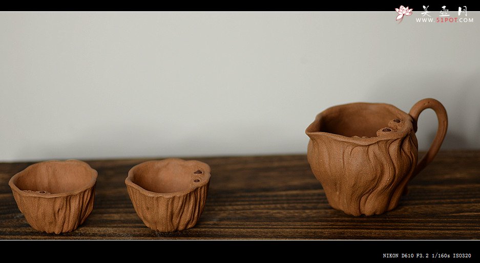 紫砂壶图片：学院派风格之全手莲蓬公道+2个手工莲子杯  肌理丰富 各有风味~ - 美壶网