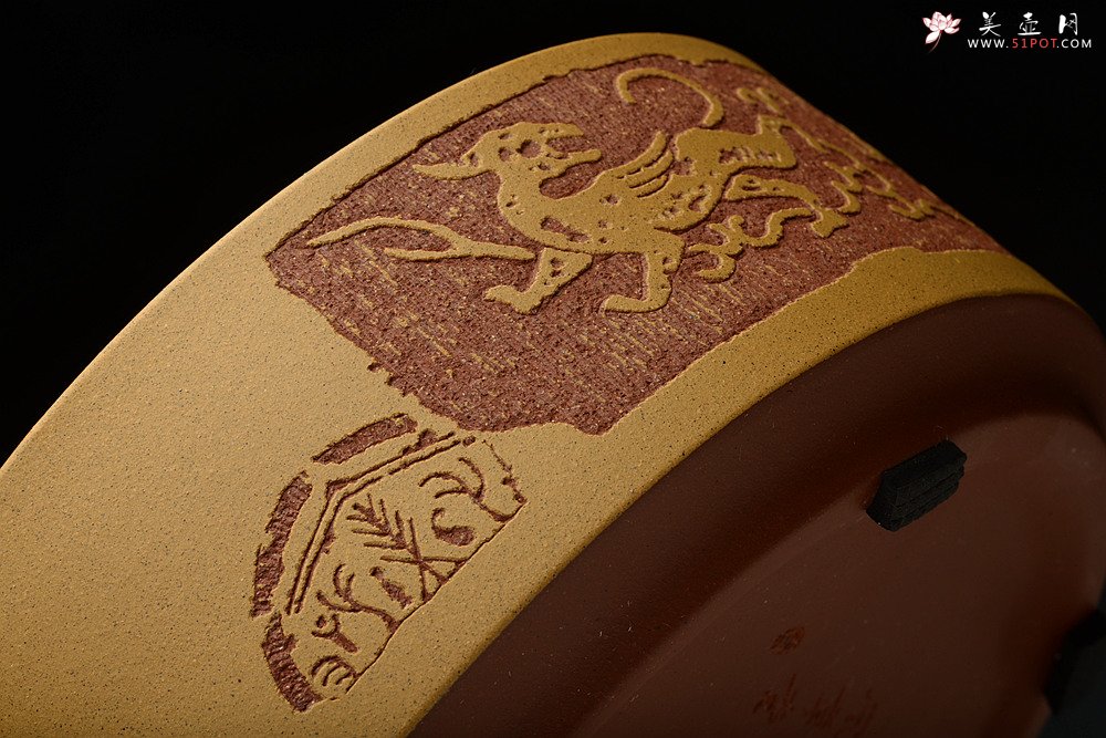 紫砂壶图片：茶舍必备 汉风水洗 书香氛围 啄砂装饰 文质相含 ‘济以学问 澹泊自守 造于高明’ - 美壶网