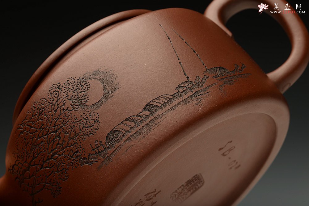 紫砂壶图片：四号井的底槽青 全手桑扁 刻绘老辣  爱不释手 - 美壶网