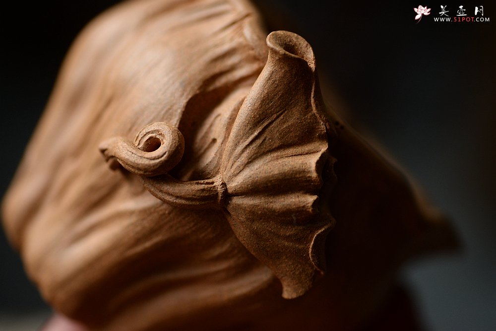 紫砂壶图片：款式二之学院派风格之全手莲蓬公道+2个手工莲子杯 肌理丰富 各有风味~ - 美壶网