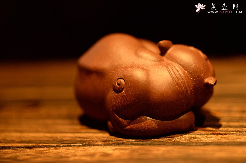 紫砂壶图片：栩栩如生 睡狸o(∩_∩)o  精品茶宠 - 美壶网