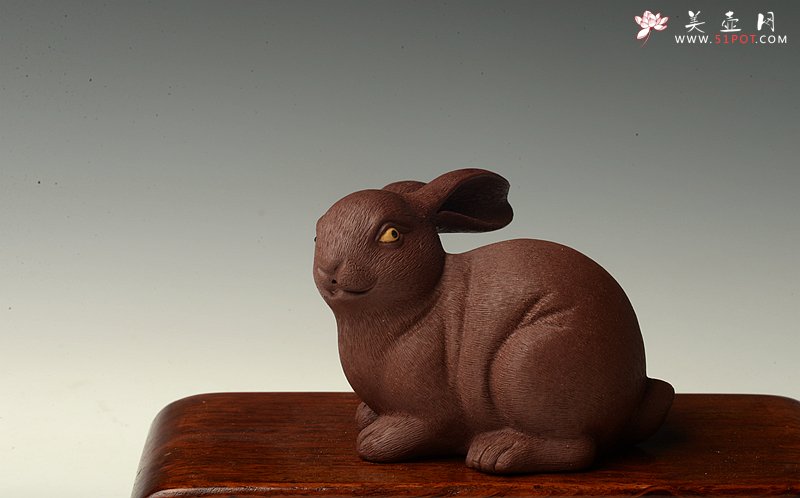 紫砂壶图片：神态细腻 精品茶宠 栩栩如生 精制版的拉毛兔兔一套 - 美壶网