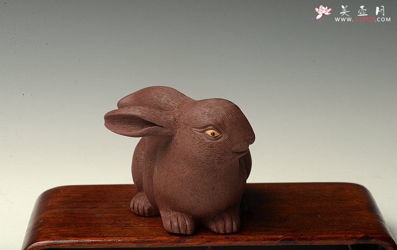 紫砂壶图片：神态细腻 精品茶宠 栩栩如生 精制版的拉毛兔兔一套 - 美壶网