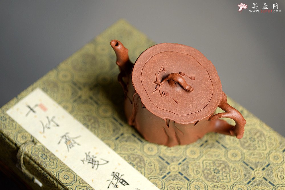 紫砂壶图片：单志萍甲午新作 极赋沧桑 全手梅影 颇有新颖~ - 美壶网
