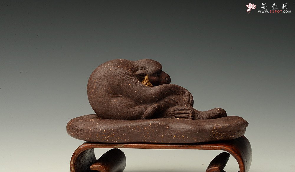 紫砂壶图片：精品茶宠 树桩神猴 神态逼真  - 美壶网