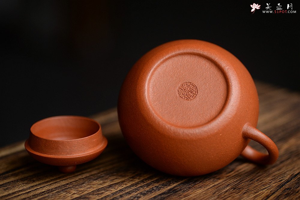 紫砂壶图片：许学军新作 壶体细腻 身型挺拔  全手玉茗 优质朱砂泥 - 美壶网
