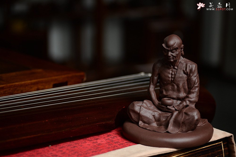 紫砂壶图片：造型古朴 神态细腻 做工精致  全手静坐罗汉 - 美壶网