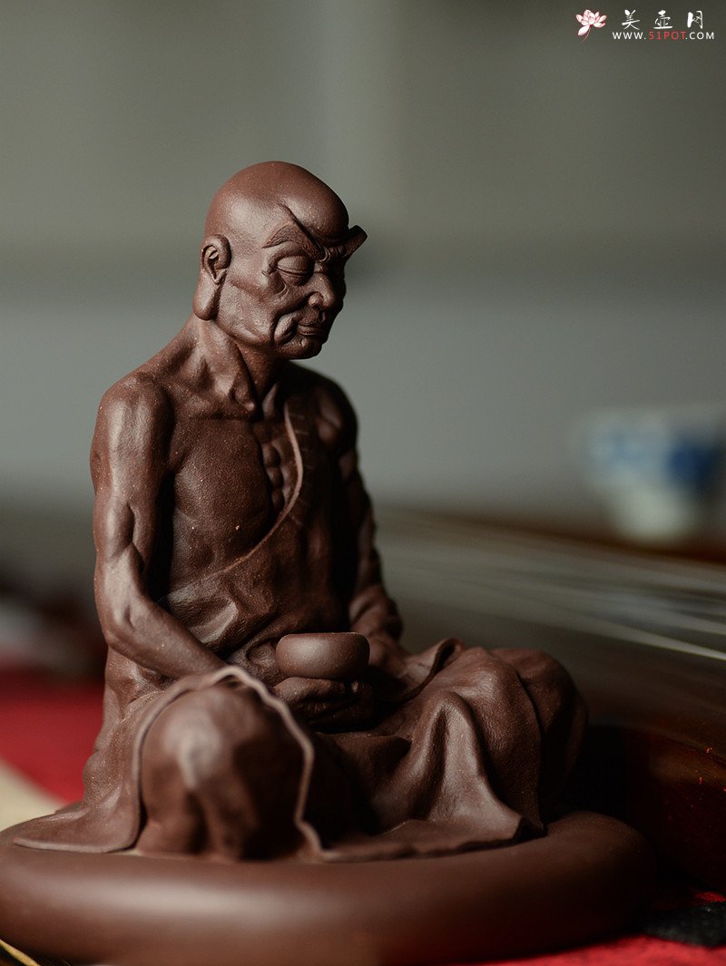 紫砂壶图片：造型古朴 神态细腻 做工精致  全手静坐罗汉 - 美壶网